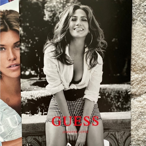 Lot of old Victoria’s Secret and Guess magazines - Picture 4 of 9